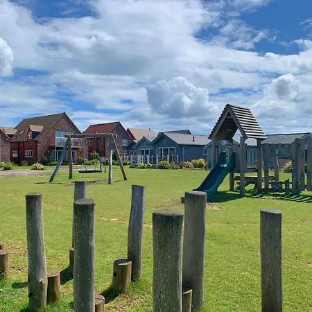 Ferienhaus Rosies, The Bay, 2 Bedrooms With Ensuites, Parking For 2 Cars, 2 Dogs Welcome Filey