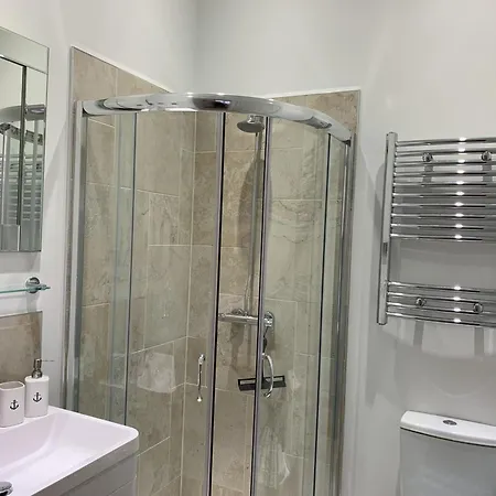 Rosies, The Bay, 2 Bedrooms With Ensuites, Parking For 2 Cars, 2 Dogs Welcome