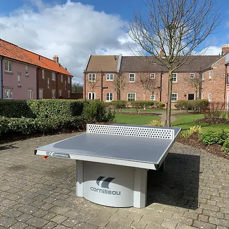 Rosies, The Bay, 2 Bedrooms With Ensuites, Parking For 2 Cars, 2 Dogs Welcome Filey