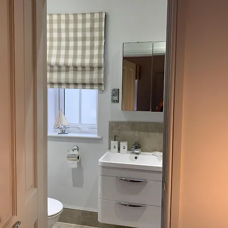 Rosies, The Bay, 2 Bedrooms With Ensuites, Parking For 2 Cars, 2 Dogs Welcome