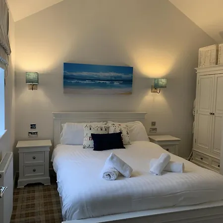 Rosies, The Bay, 2 Bedrooms With Ensuites, Parking For 2 Cars, 2 Dogs Welcome Filey