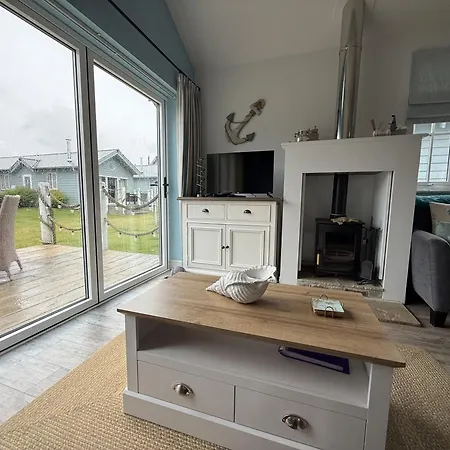Rosies, The Bay, 2 Bedrooms With Ensuites, Parking For 2 Cars, 2 Dogs Welcome Filey