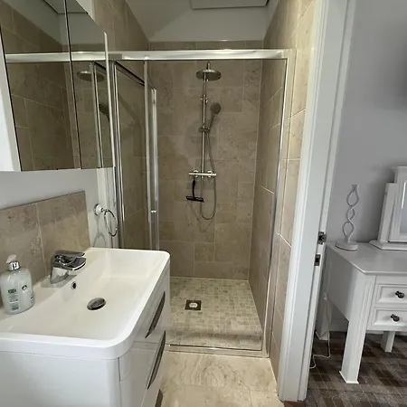 Rosies, The Bay, 2 Bedrooms With Ensuites, Parking For 2 Cars, 2 Dogs Welcome Filey