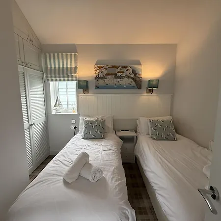 Rosies, The Bay, 2 Bedrooms With Ensuites, Parking For 2 Cars, 2 Dogs Welcome Holiday home