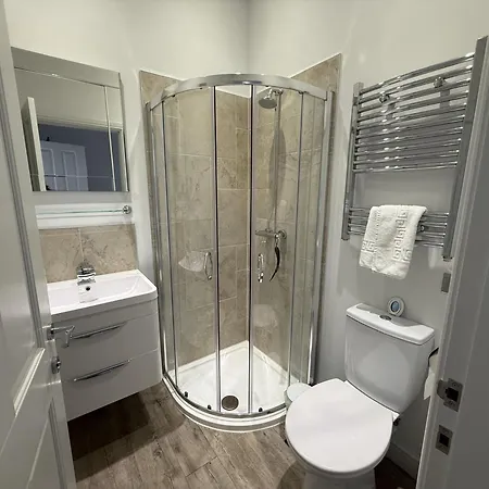Rosies, The Bay, 2 Bedrooms With Ensuites, Parking For 2 Cars, 2 Dogs Welcome * Filey