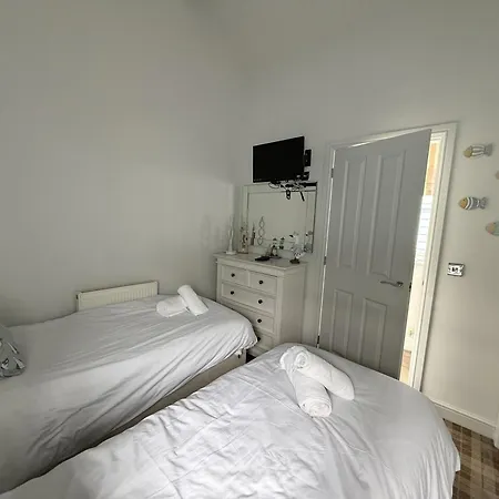 Rosies, The Bay, 2 Bedrooms With Ensuites, Parking For 2 Cars, 2 Dogs Welcome