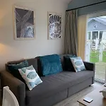 Rosies, The Bay, 2 Bedrooms With Ensuites, Parking For 2 Cars, 2 Dogs Welcome Holiday home
