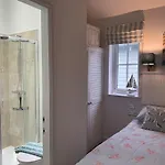 Holiday home Rosies, The Bay, 2 Bedrooms With Ensuites, Parking For 2 Cars, 2 Dogs Welcome *